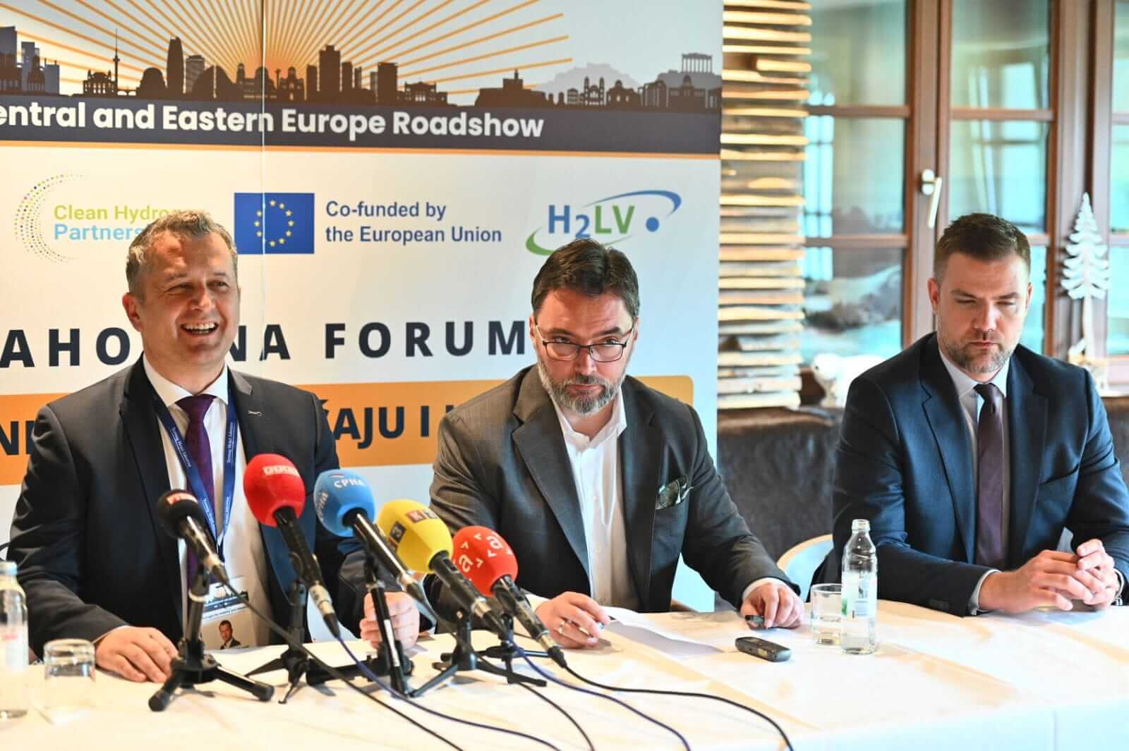 (Serbian (Latin)) Na Jahorini održan međunarodni forum „Vodonik u saobraćaju i industriji“